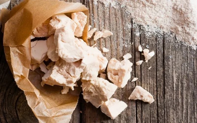 Czy drożdże są zdrowe? Oto korzyści, o których musisz wiedzieć.