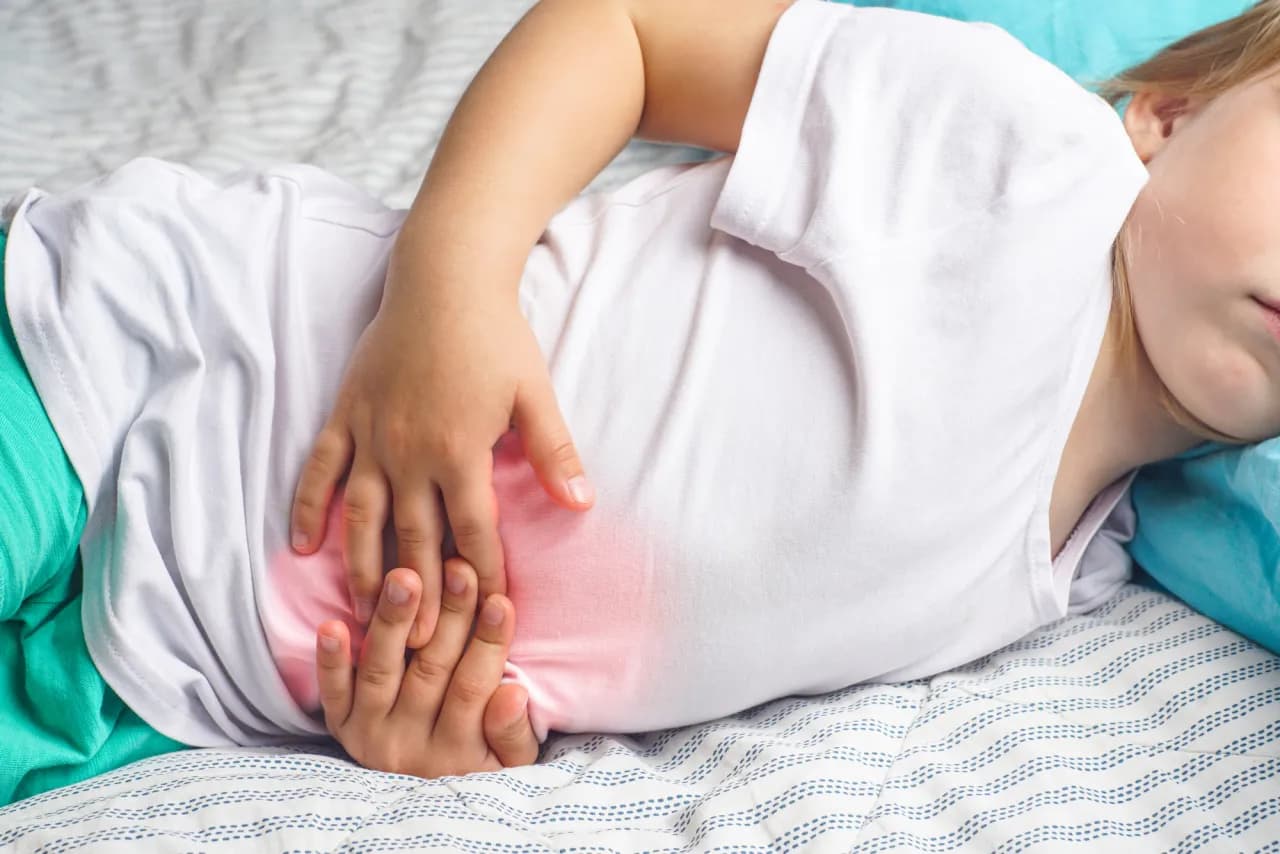 Ból koło pępka: Przyczyny bólu koło pępka i jak sobie z nimi radzić