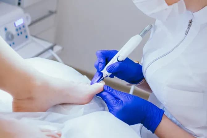 Przewodnik po usługach podologicznych – wszystko, co musisz wiedzieć o leczeniu stóp