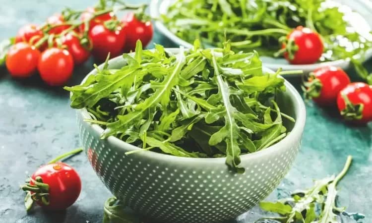 Czy rukola jest zdrowa? Poznaj prawdę o tym wartościowym warzywie