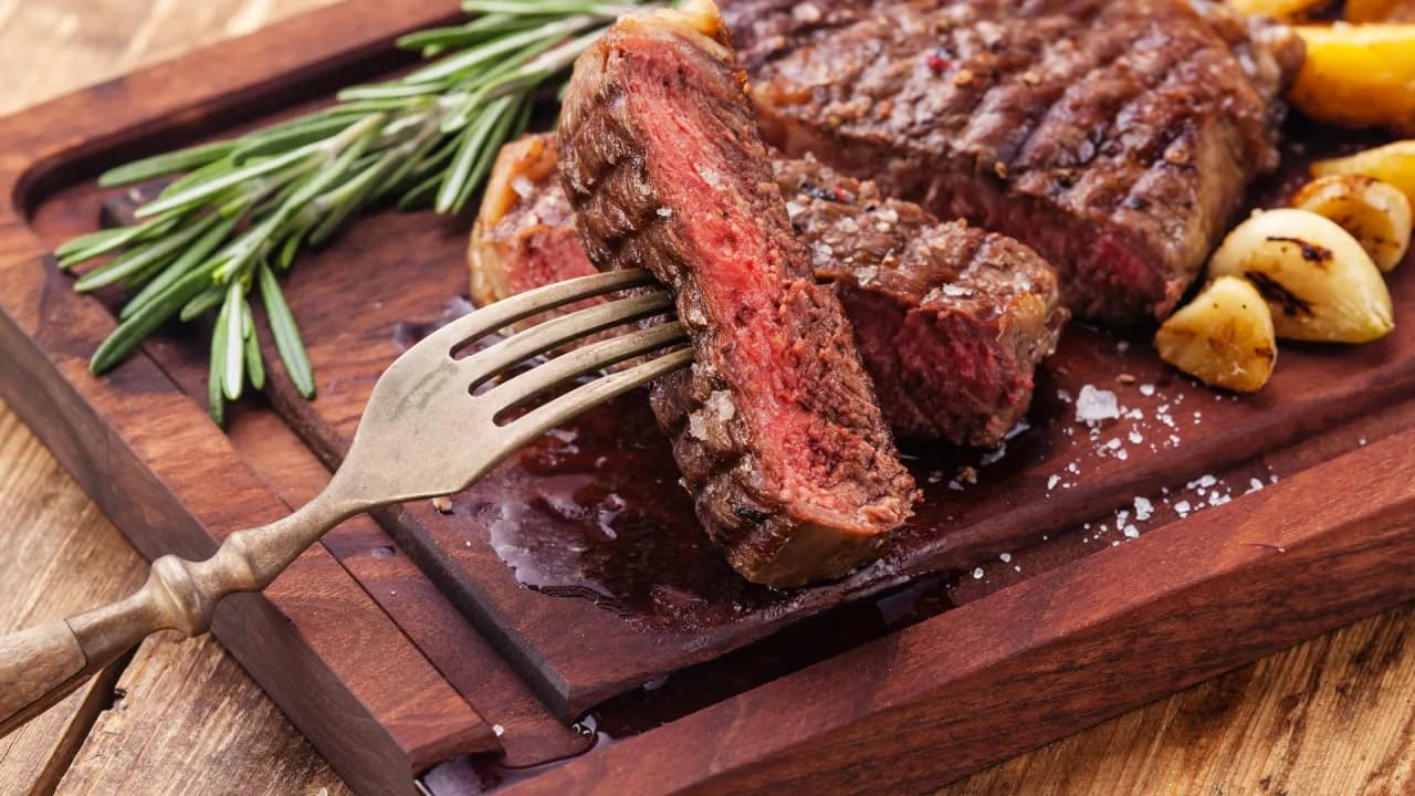 Czy wołowina jest zdrowa? Oto korzyści i zagrożenia związane z jej spożyciem