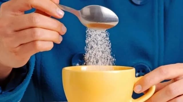 Czy erytrytol jest zdrowy? Poznaj prawdę o naturalnym słodziku